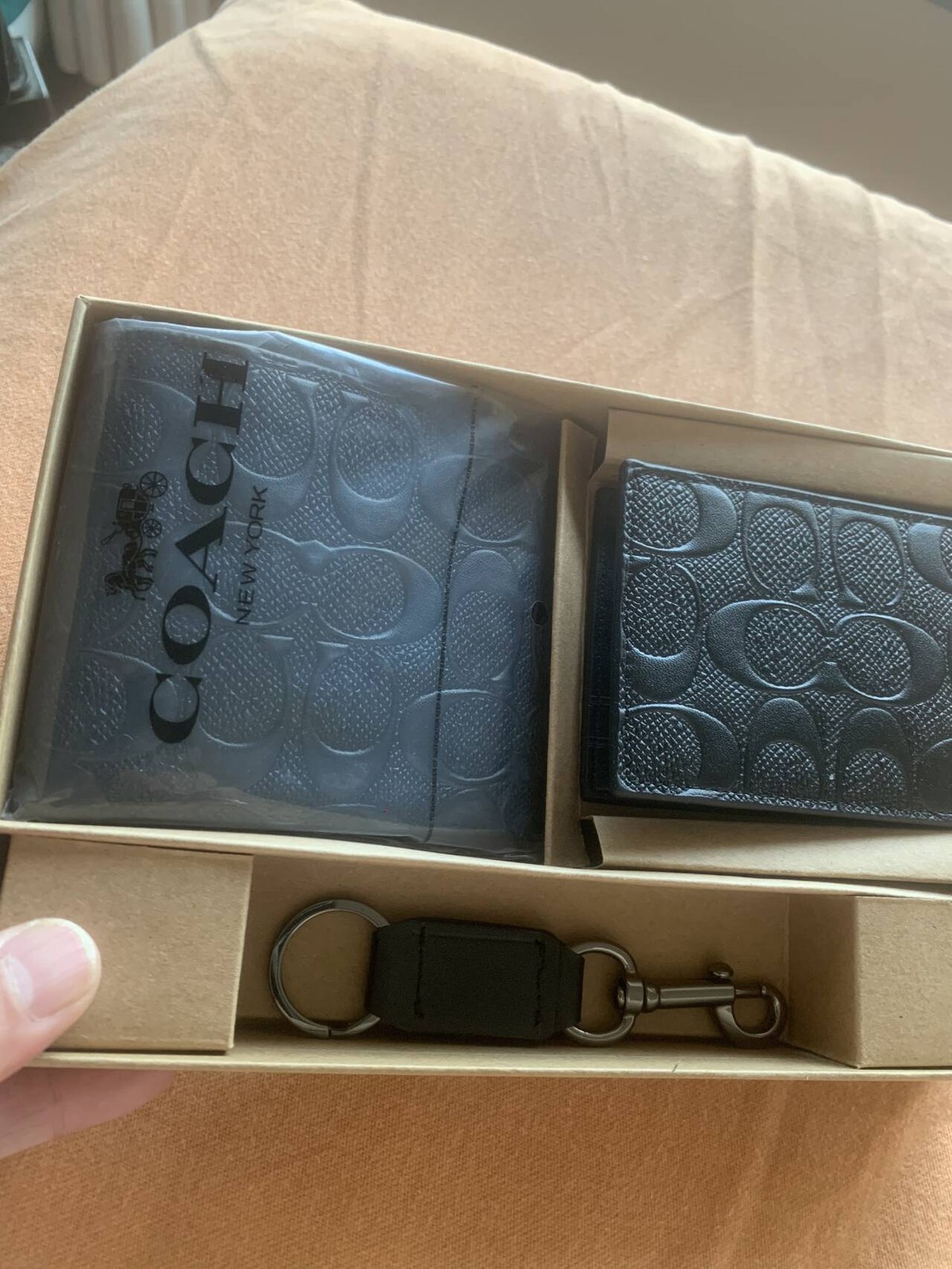 MEN’S 3 IN 1 WALLET BOXED GIFT SET IN SIGNATURE CANVAS BLACK