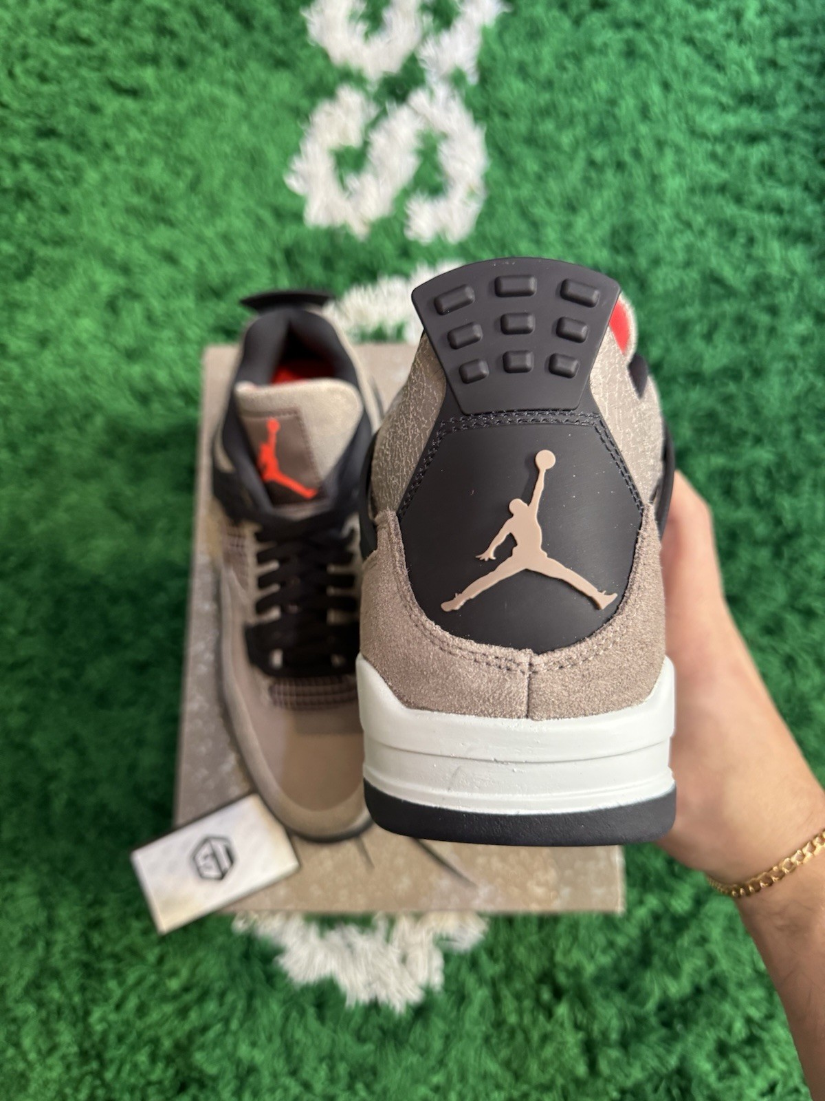 Jordan 4 Taupe Haze Men Size 9.5 (DB0732-200)