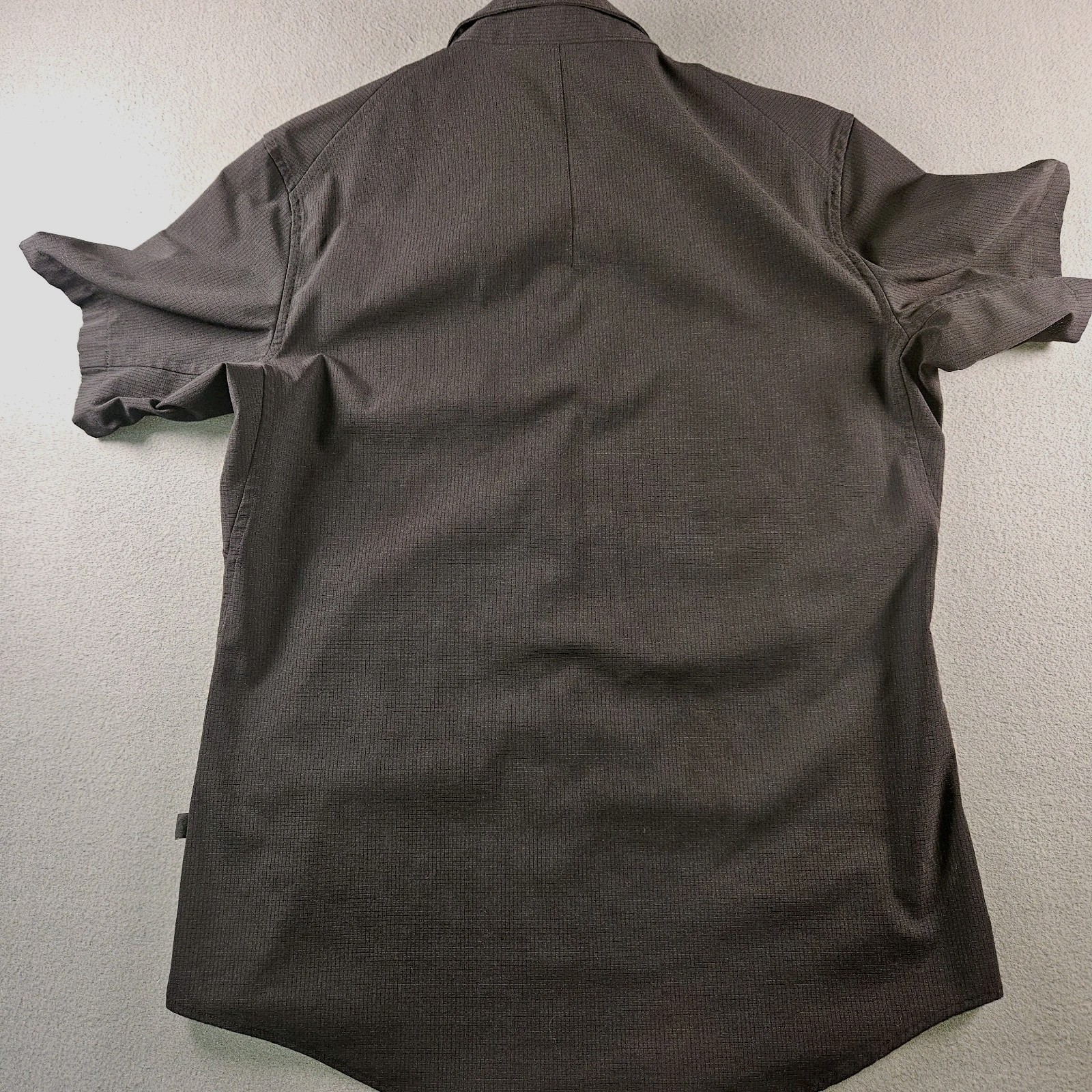 ​Lululemon New Venture Short Sleeve Shirt S Men’s Black Grid Button Down LM3DK7S