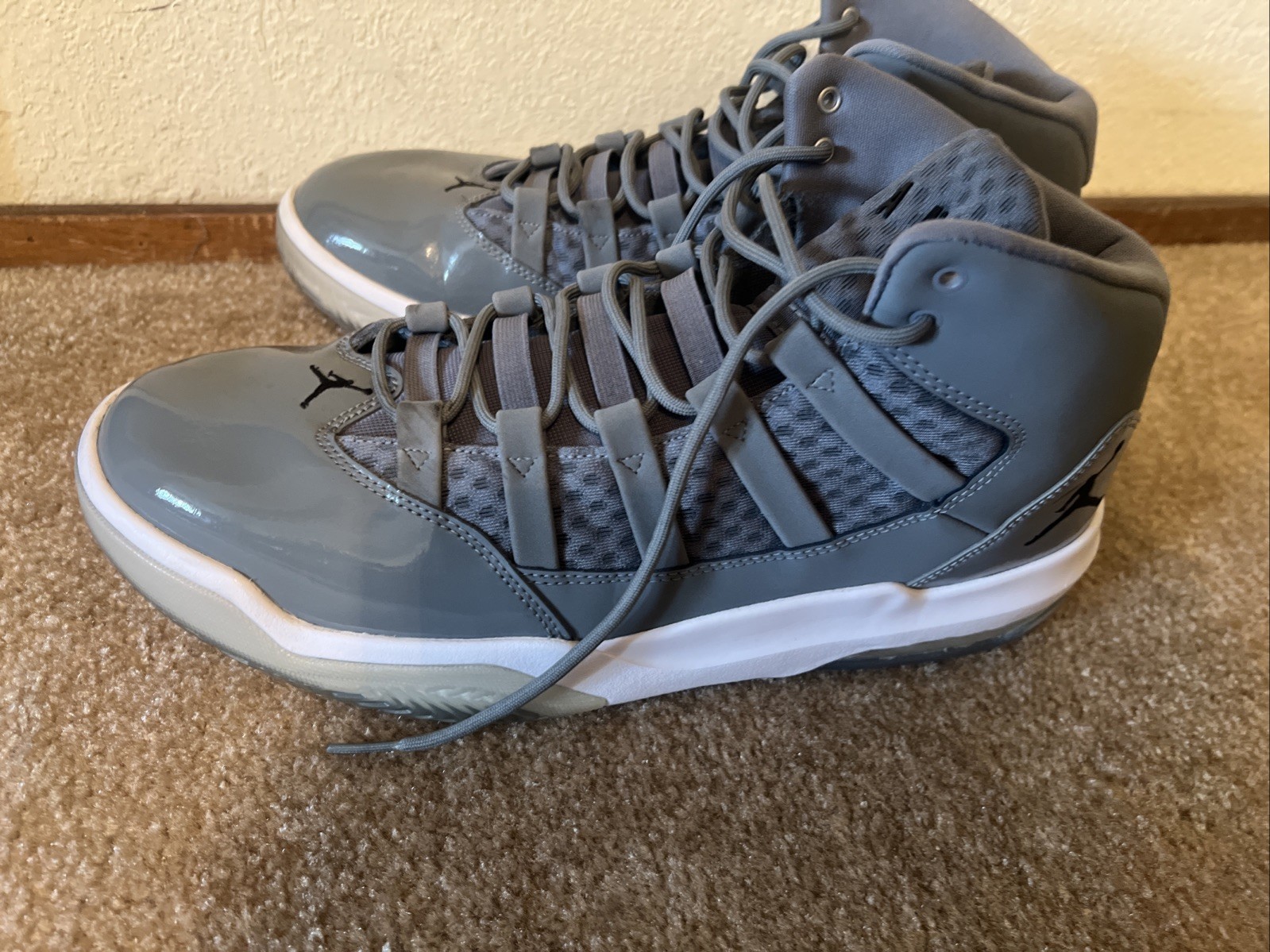 Size 13 – Air Jordan Max Aura Cool Grey
