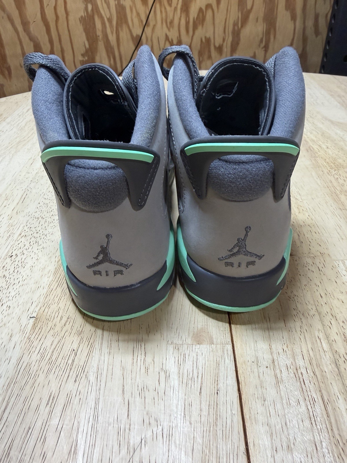 Air Jordan 6 Retro Green Glow Jade Gray Mint Green Youth Size 4.5Y Sneakers