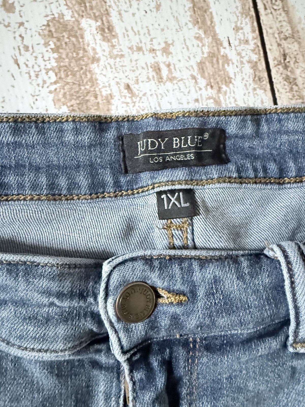 Judy Blue Los Angeles 1XL Light Wash Distressed Fringe Cut-Off Denim Shorts