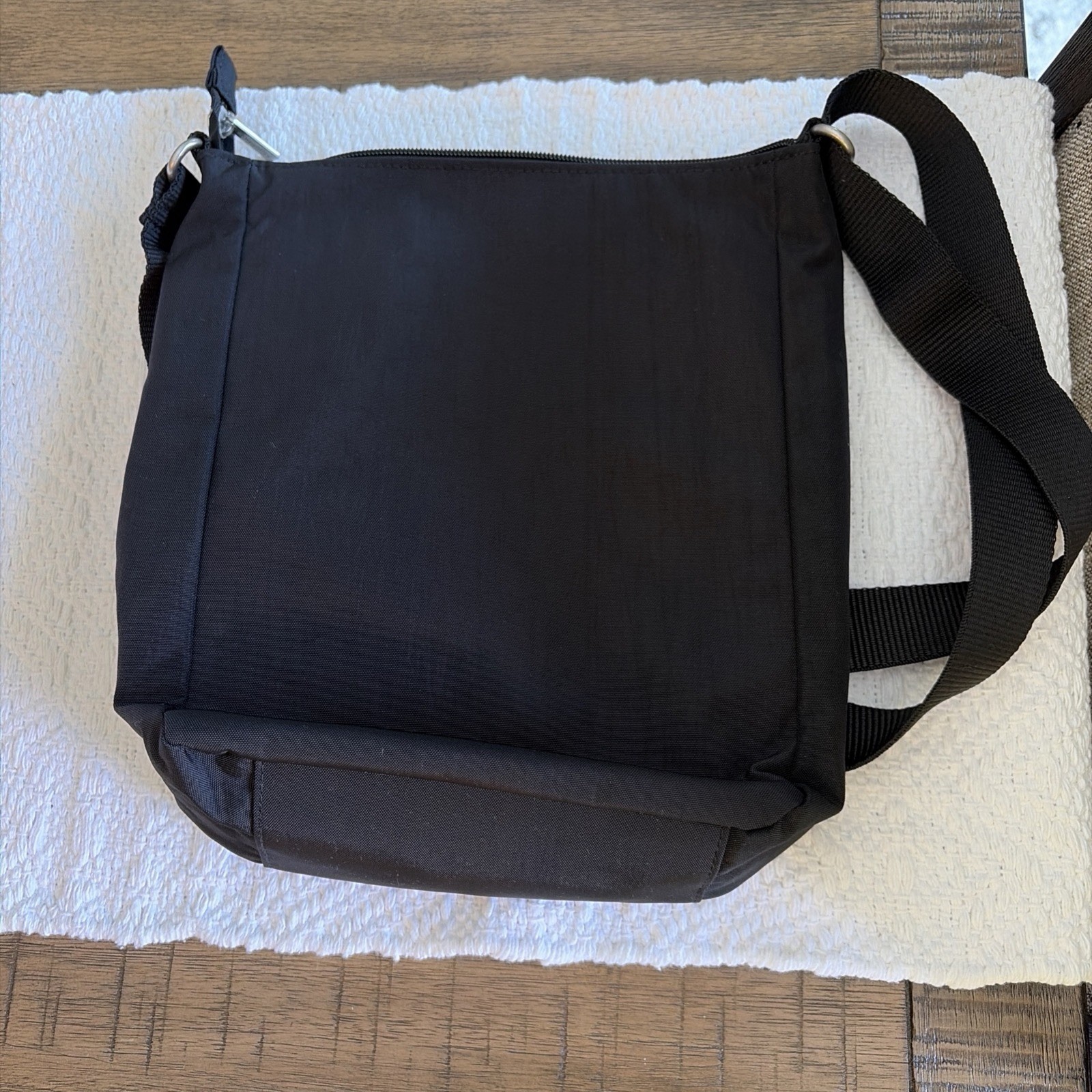 Baggallini Town Bagg Crossbody/Shoulder Bag Black. New without Tags