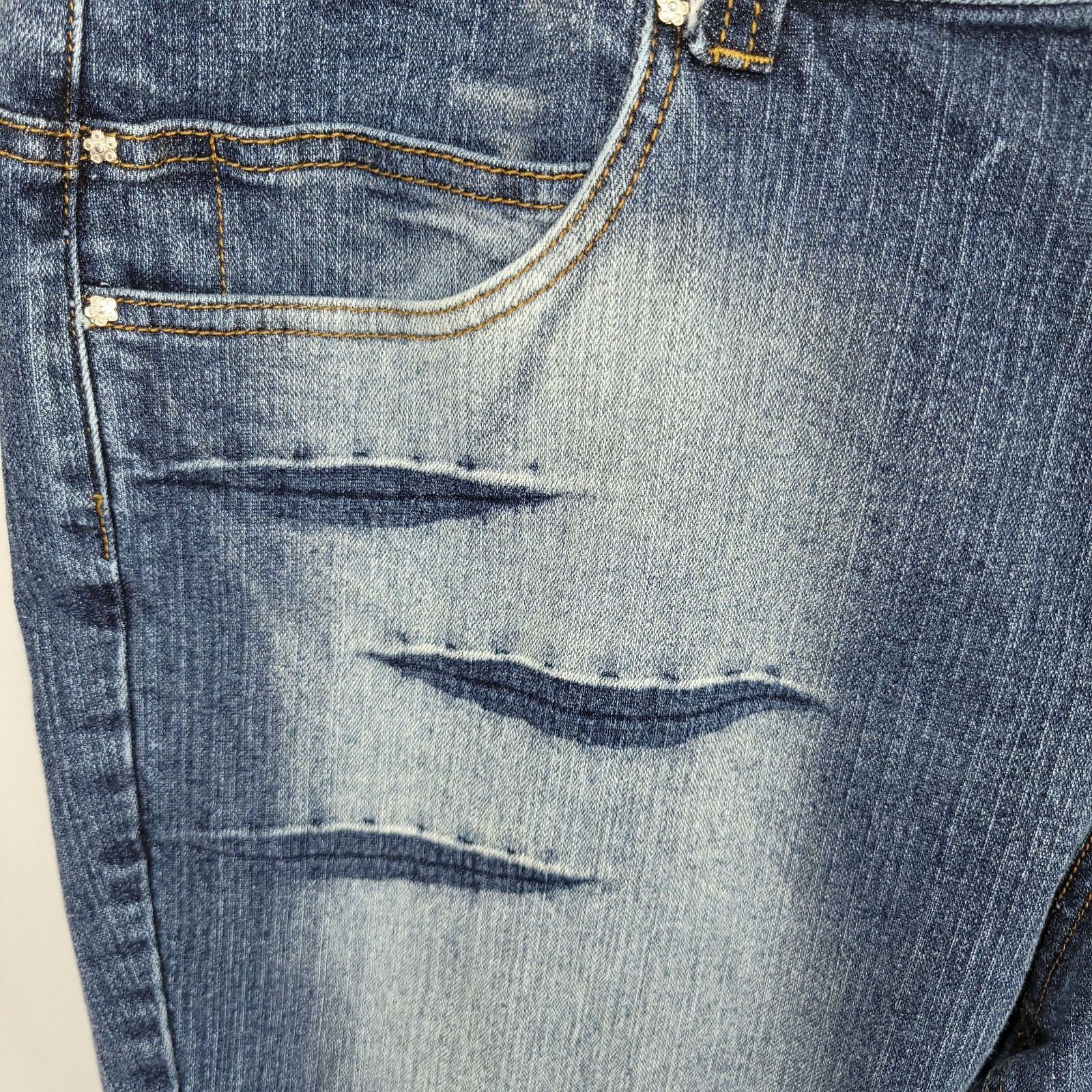 Crest Jeans Plus 21/22 Denim Stretch Shorts 41″ x 11 1/2″ Blue Distressed