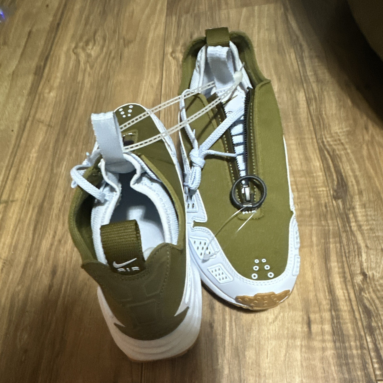 Nike Men’s Low Top Athletic Sneakers Green/White Colorblock Lace Up Zip