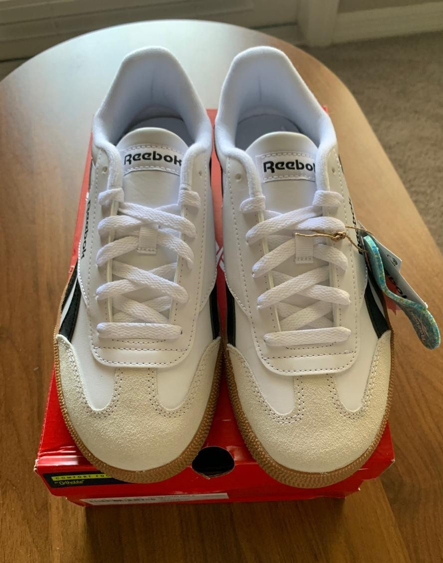 Reebok Unisex-Adult SmashEdge Sneaker White. M8.5/W10.New WT. Slight box wear