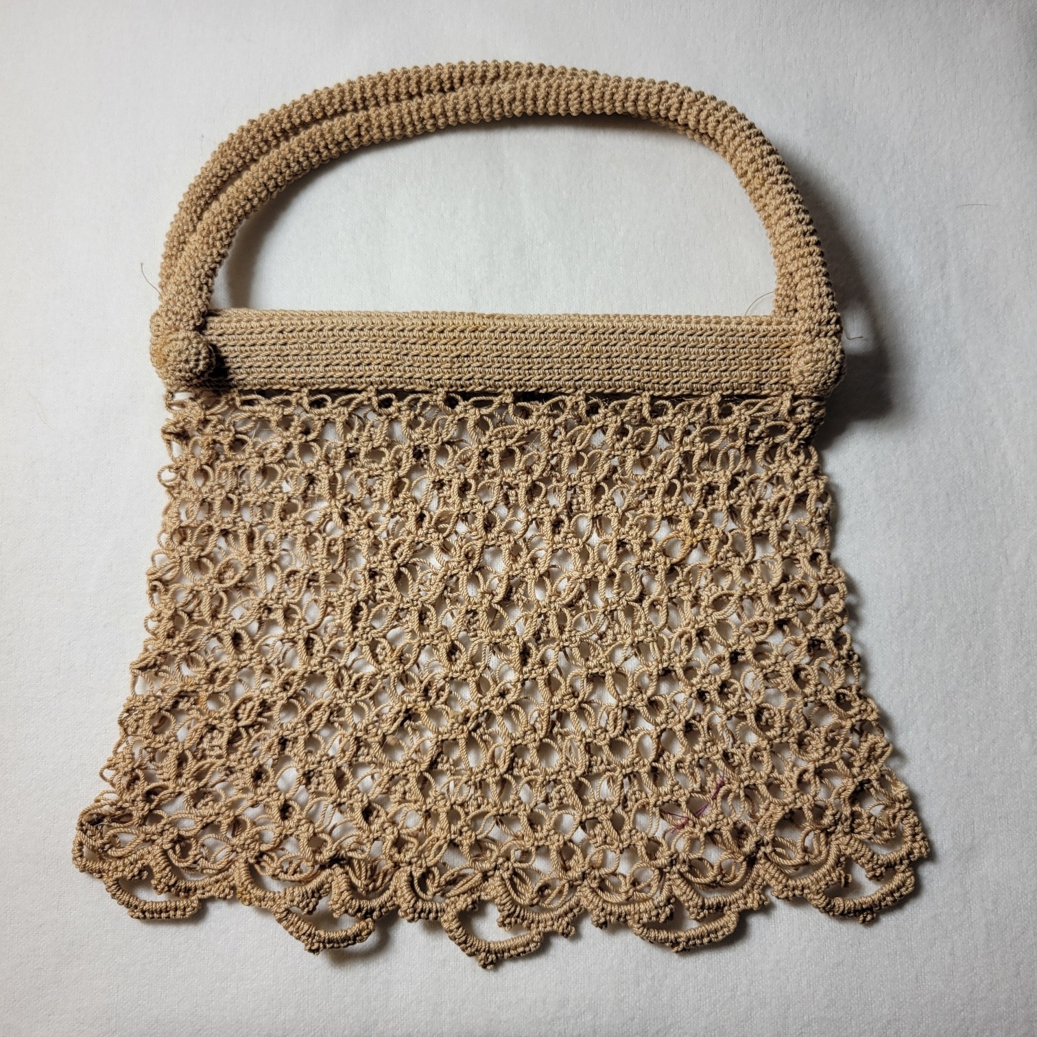 Hand Tatted Vintage Beige Purse, 8.5″ x 8.5″, spring closure in great condition