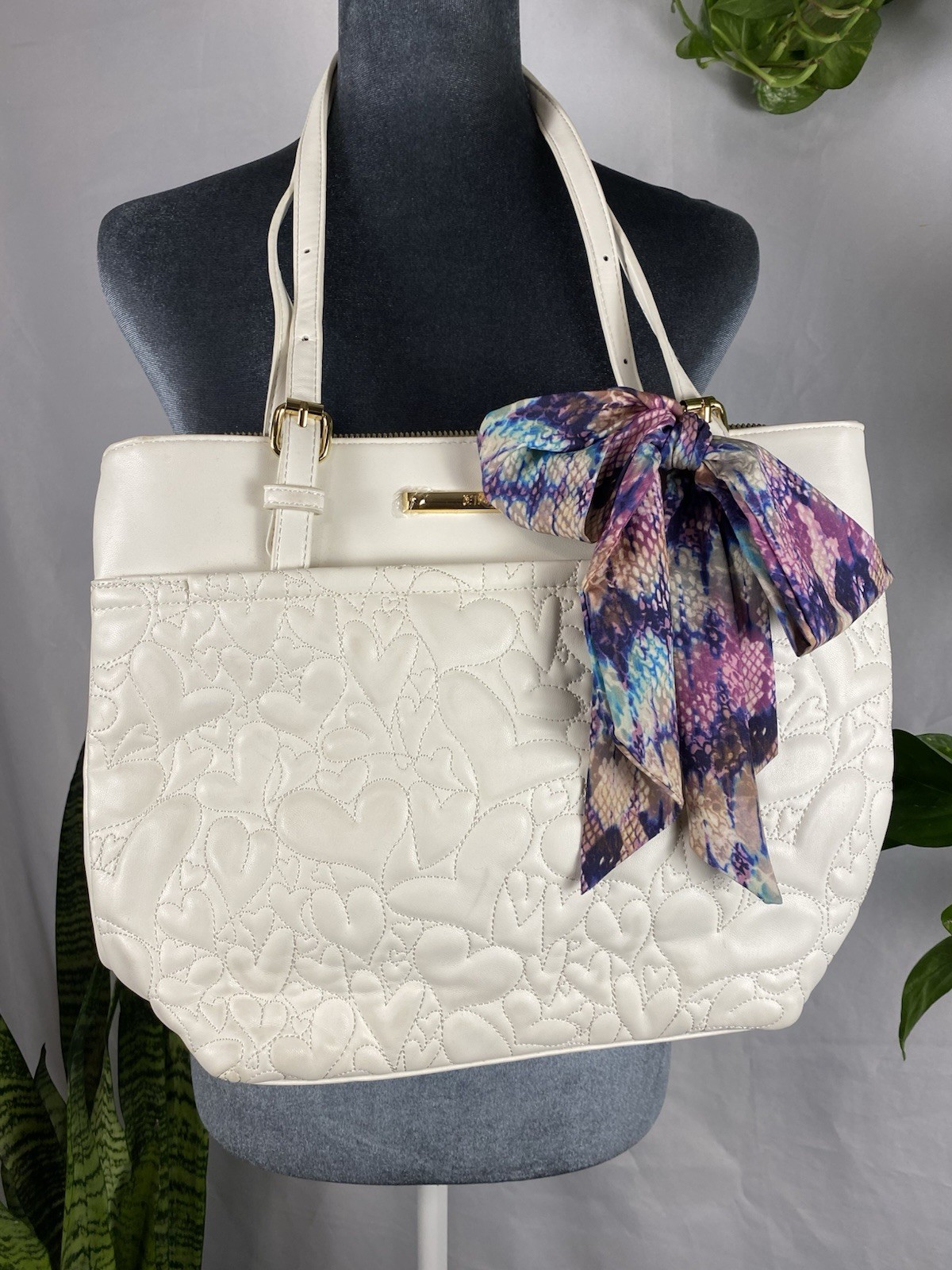 Valentines Betsey Johnson XO Aaliyah Shopper Heart Quilted White Tote With Scarf