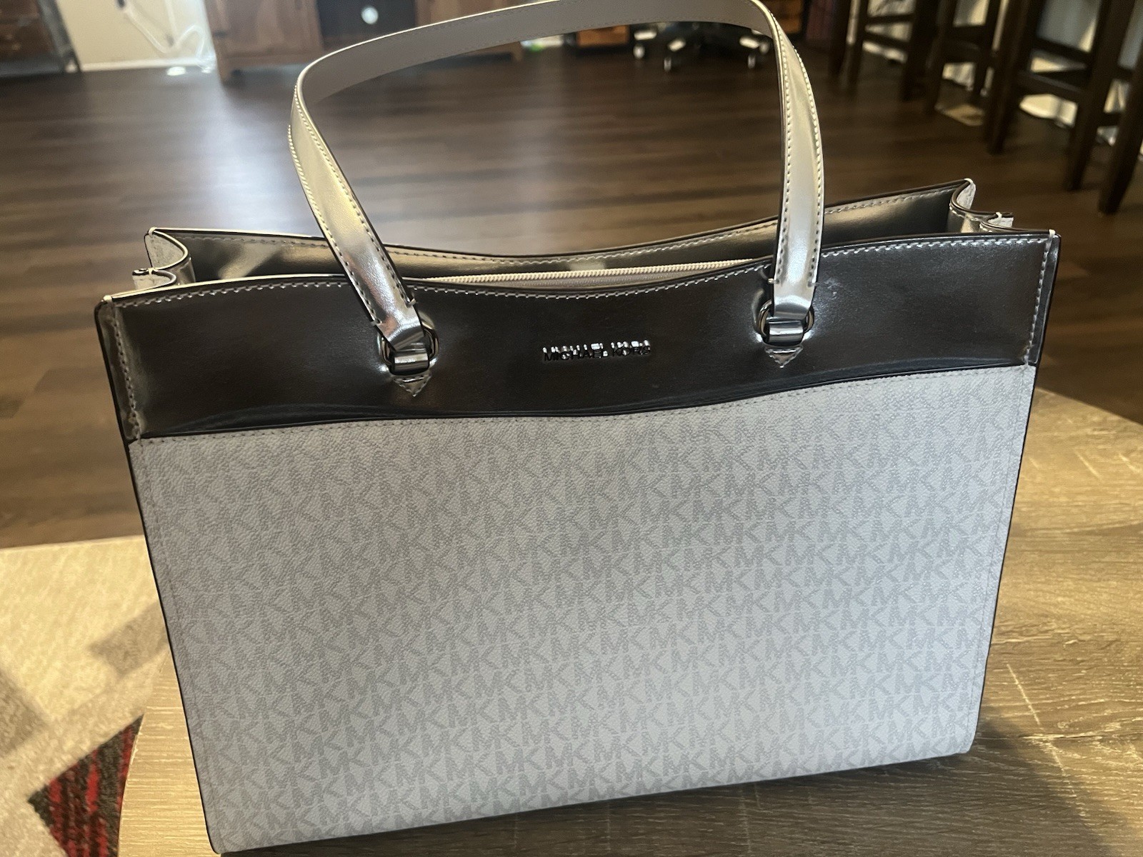 Michael Kors Gray/Black Logo Zip Tote Bag Silver Hardware Pockets Lined