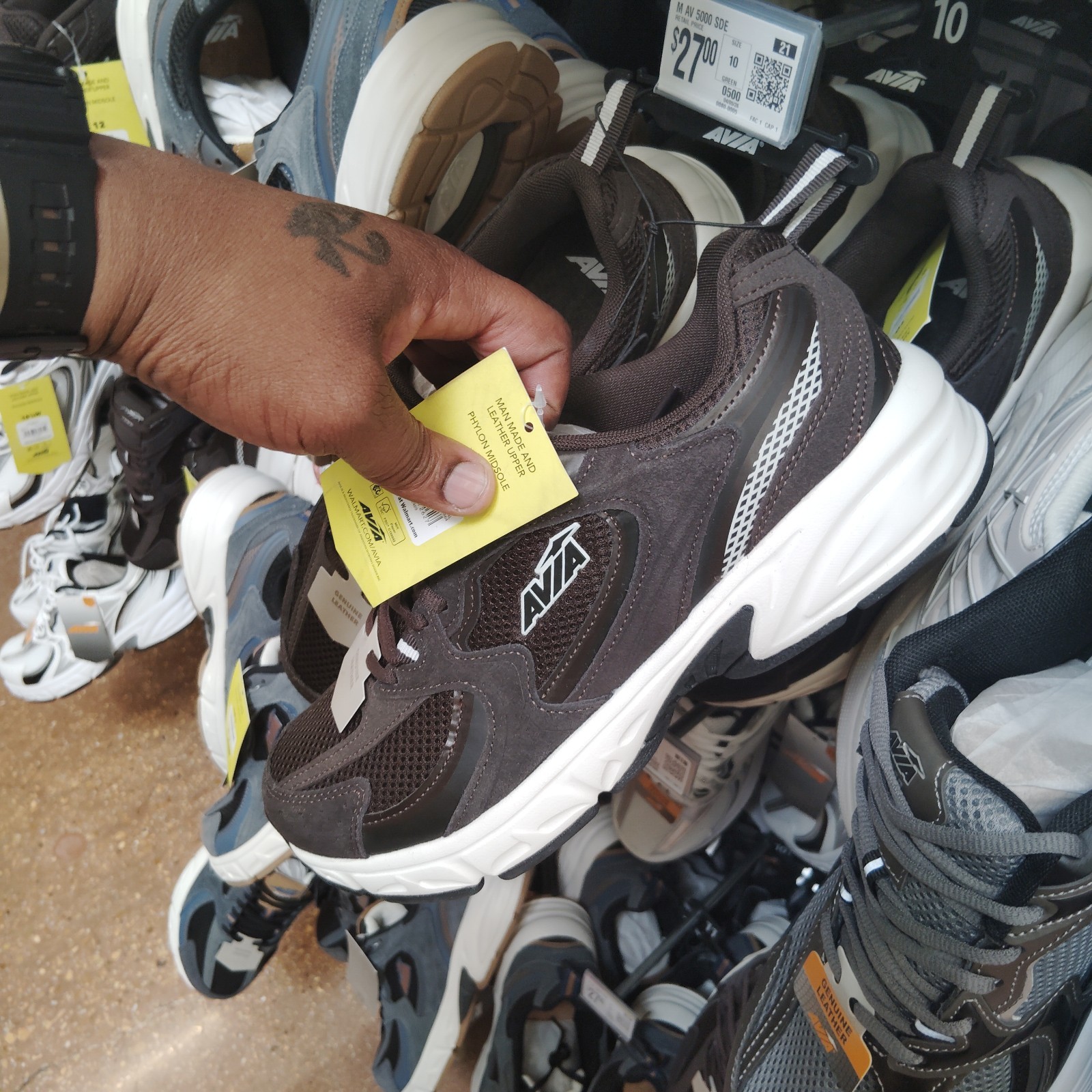 avia men’s 5000 performance walking sneakers