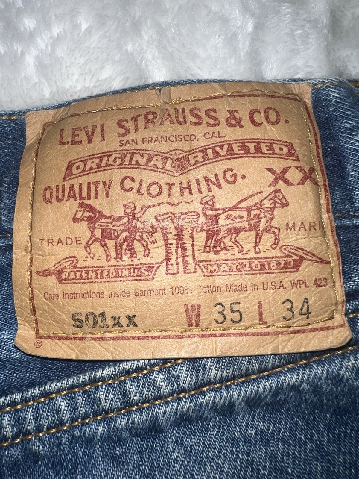 Levi’s 501 Series Men’s Blue Medium Wash Denim Jeans Straight Button Fly