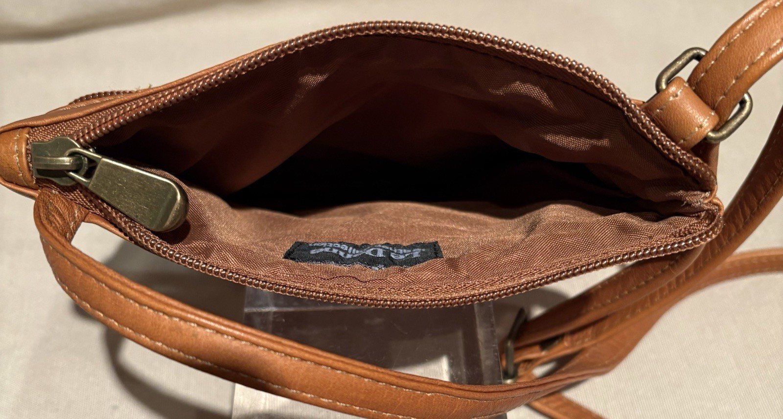 Le Donne Leather Collection Crossbody Purse