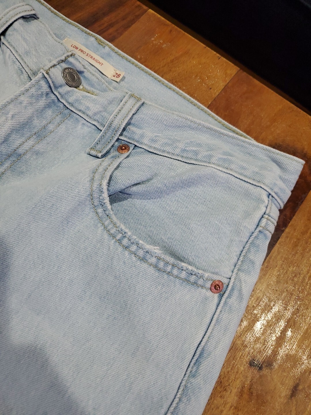 Levi’s Low Pro Straight Jeans Women’s 28 Actual 30×28 Distressed Light Wash…