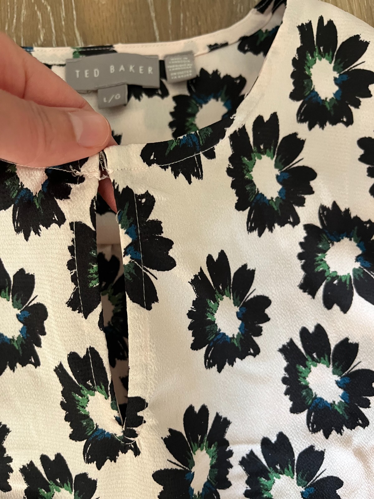 NWOT TED BAKER Floral Long Sleeve Blouse Top – L – Cream Beige Black Flowers