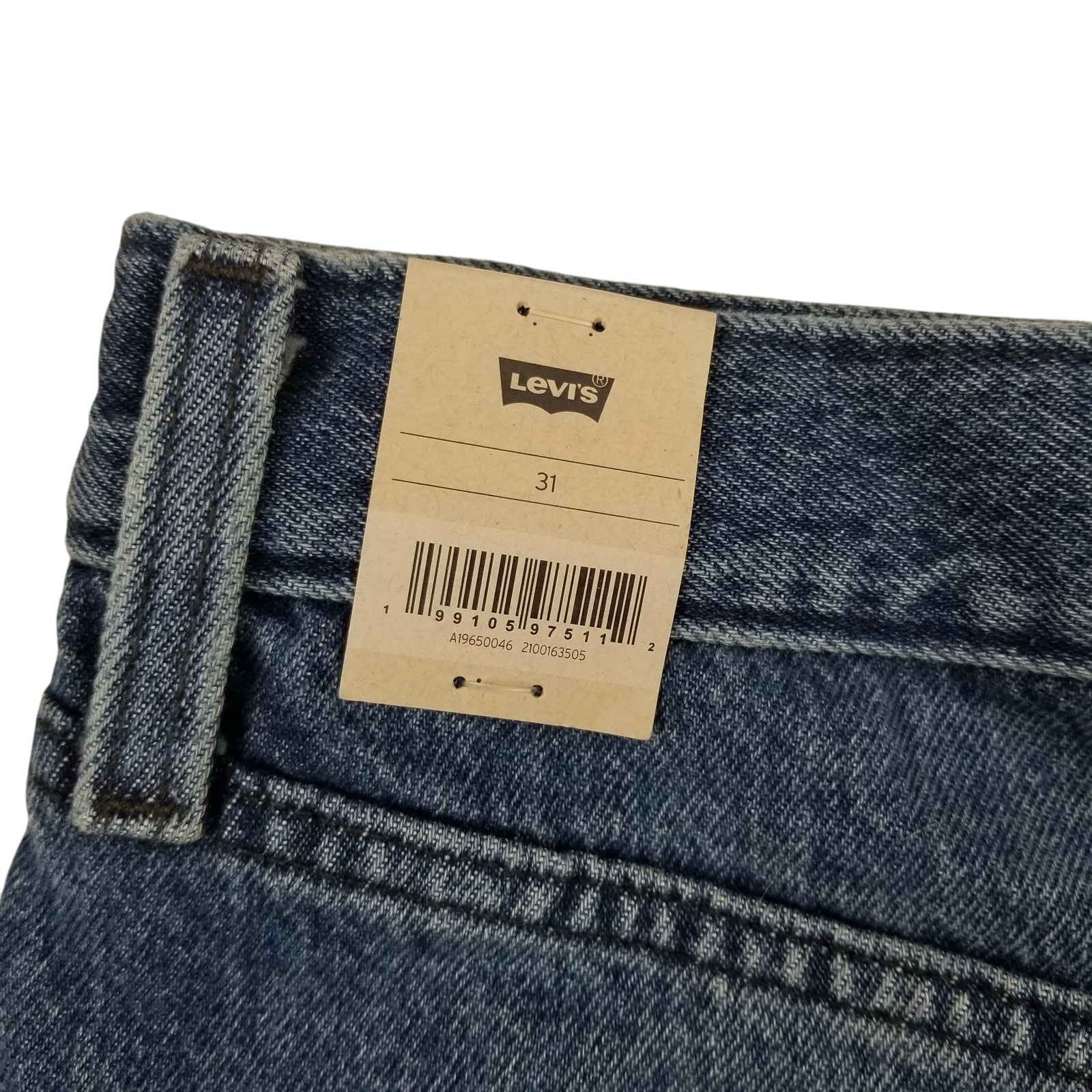 Levi’s Women’s High SZ 31 Waisted Relaxed Fit 5 Pocket Cotton Denim Mom Short