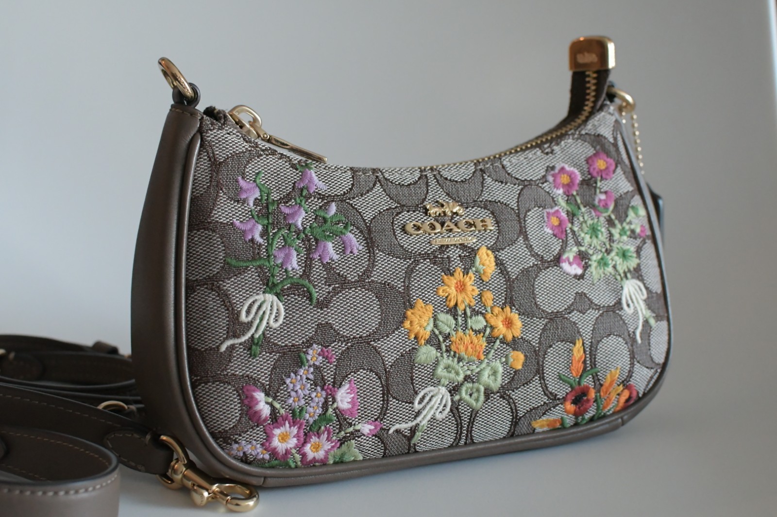 US duties incl.❣ Coach Teri Mini Bag in Signature Jacquard w/ Floral Embroidery
