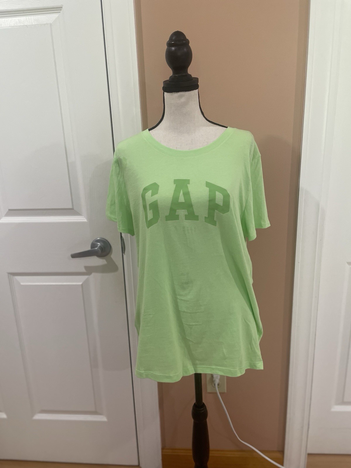 Women’s GAP Logo Lime Green Dream T-Shirt – Size Large