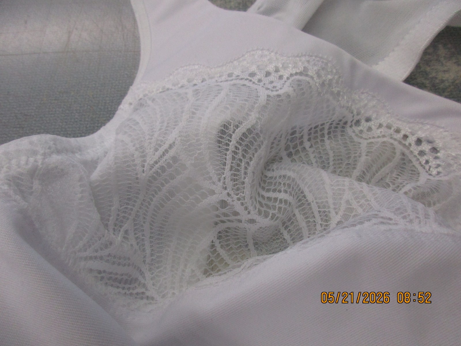 Glamorise 54B MagicLift Natural Shape Front-Closure Wirefree Bra 1210 White
