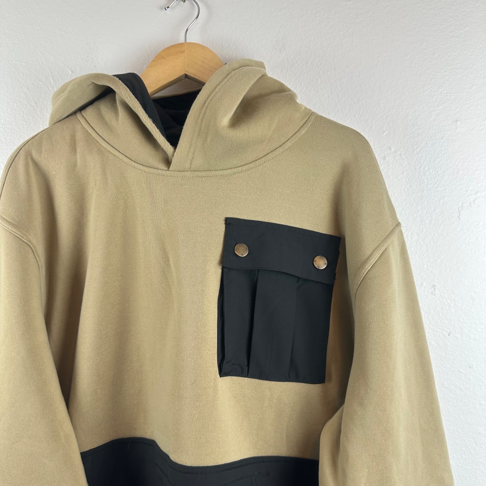 WeSC Men’s XL Tan & Black 90s Mike Utility Hoodie – Color Block Streetwear