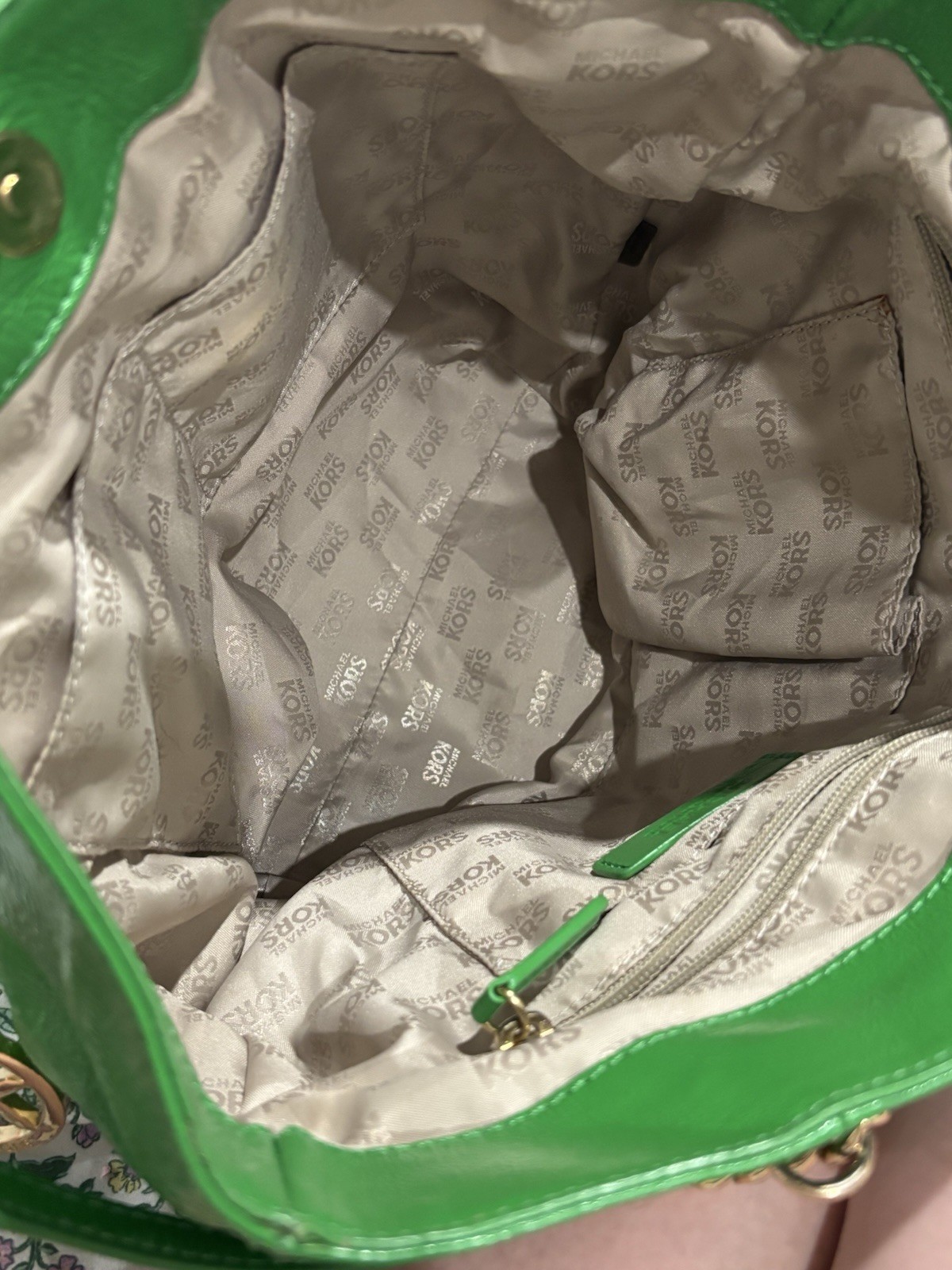 Michael Kors Jet Set Tote Bag bright green patent leather gold chain accents