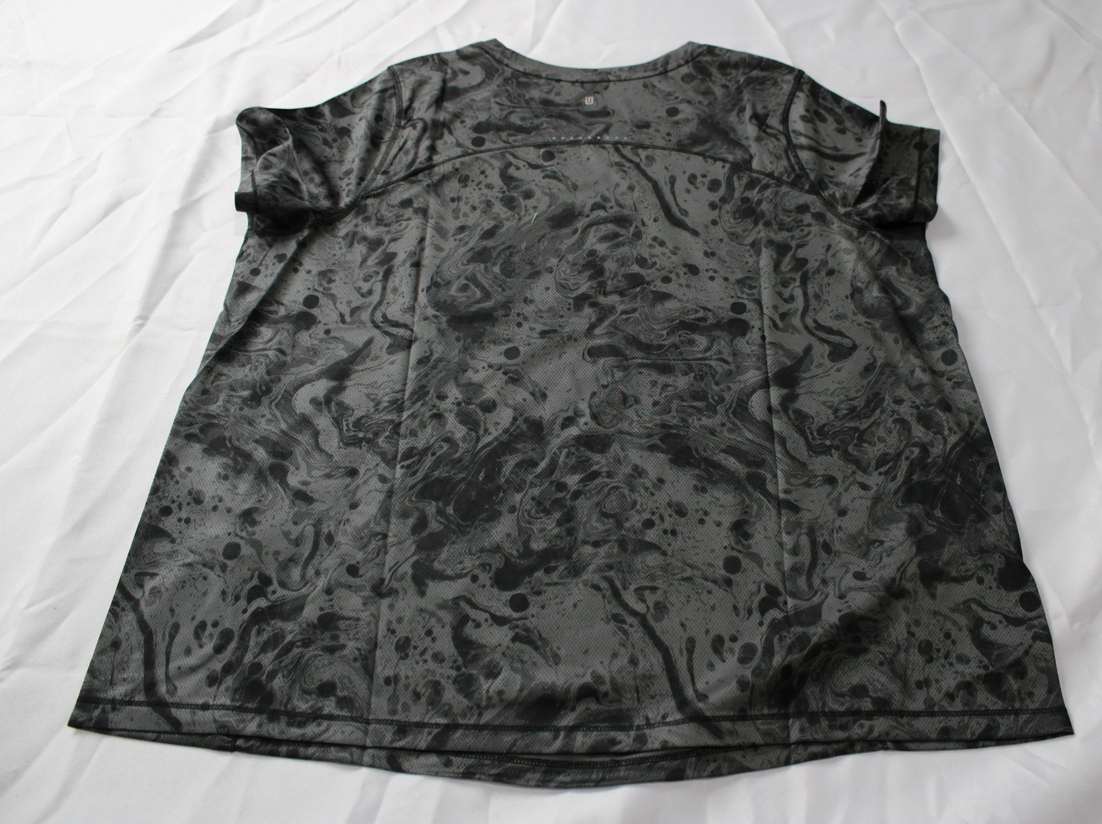 ID Ideology Women’s Plus Water Bubbles Mesh T-Shirt CN6 Deep Black Size 1X NWT