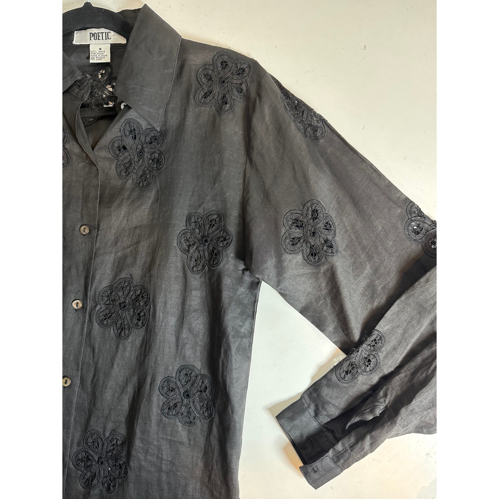 Vintage Embroidered Button Down Blouse Black Dark Floral Womens Small 100% Ramie