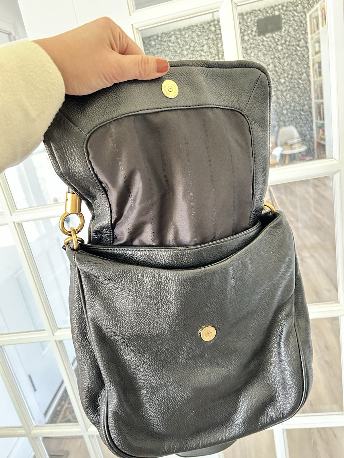 Marc by Marc Jacobs Black Medium Crossbody Bag Magnetic Flap Gold Hardware EUC