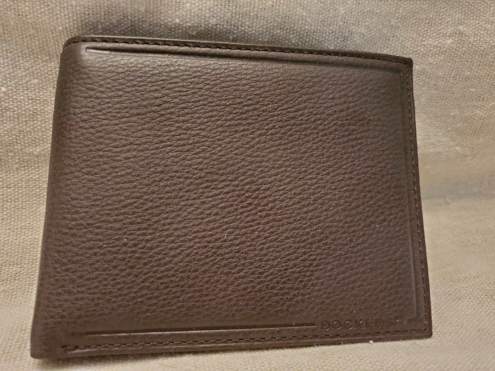 Dockers Mens Brown Genuine Leather Wallet w/ Flip-Up ID