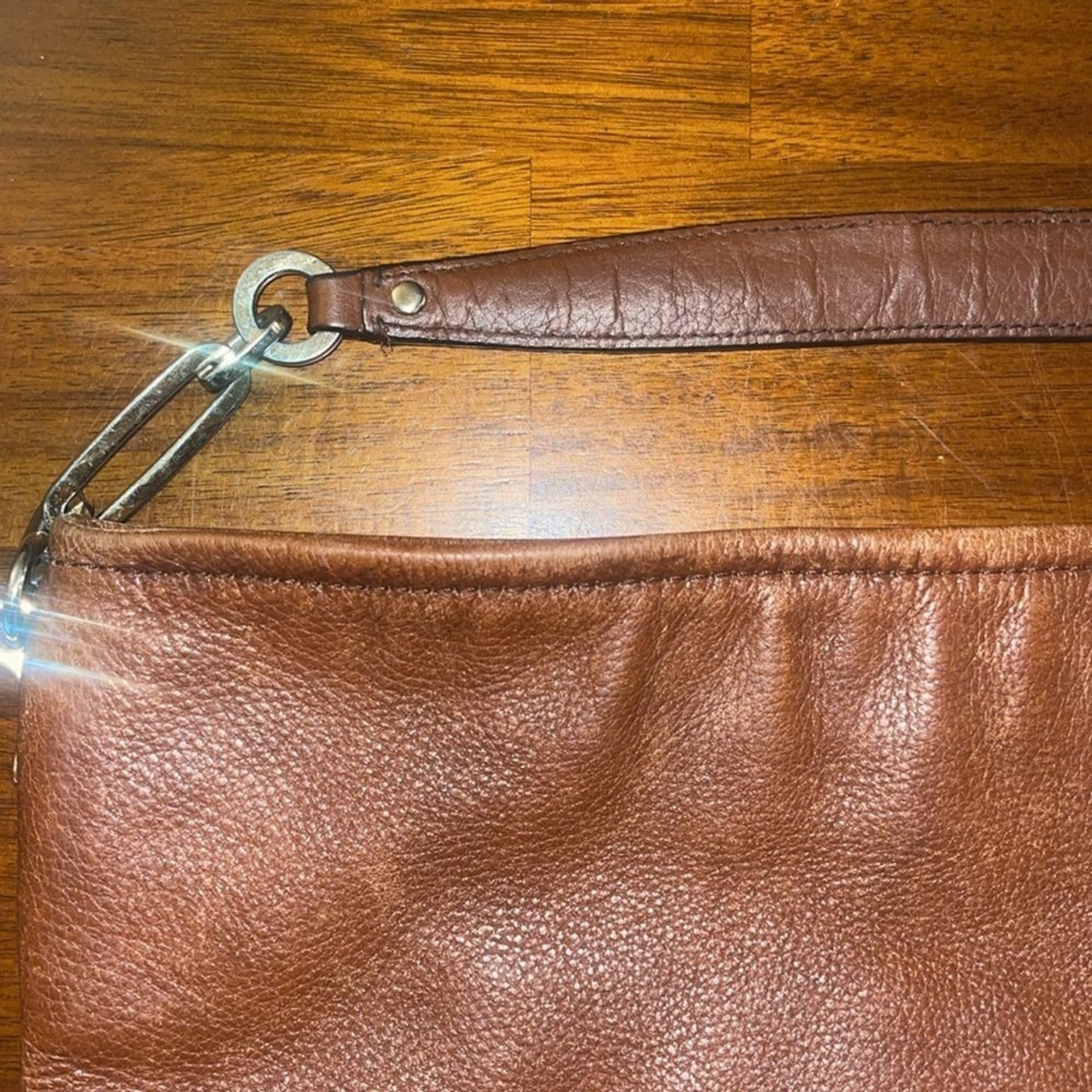 Coach Madison Pebbled Leather Shoulder Bag. Camel brown. Code 27858.