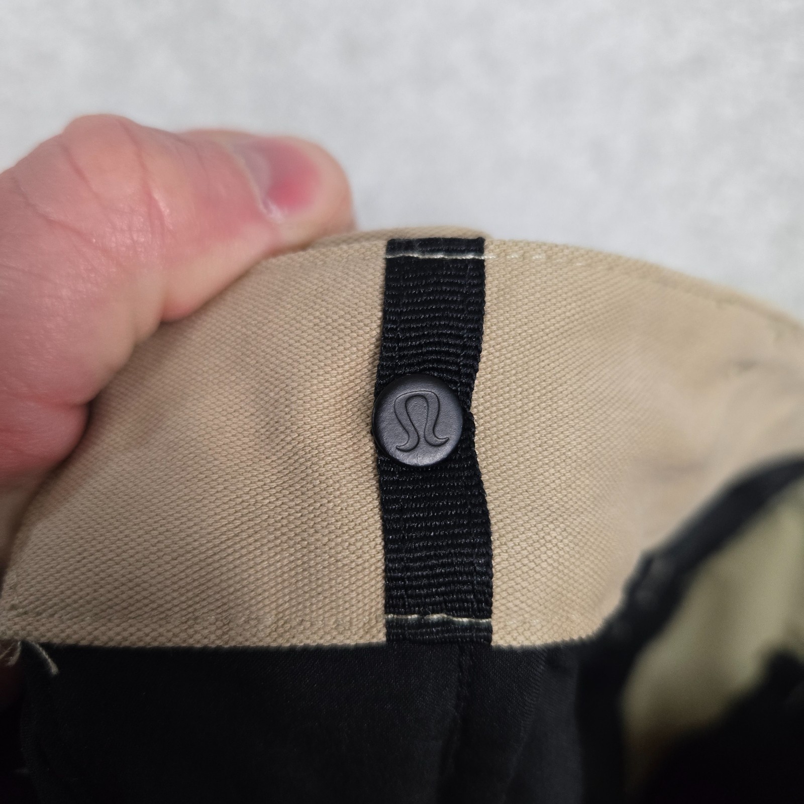 Lululemon Utilitech Abrasion Resistant Pants Men 31 (32×31) tan Stretch LM5ABNS