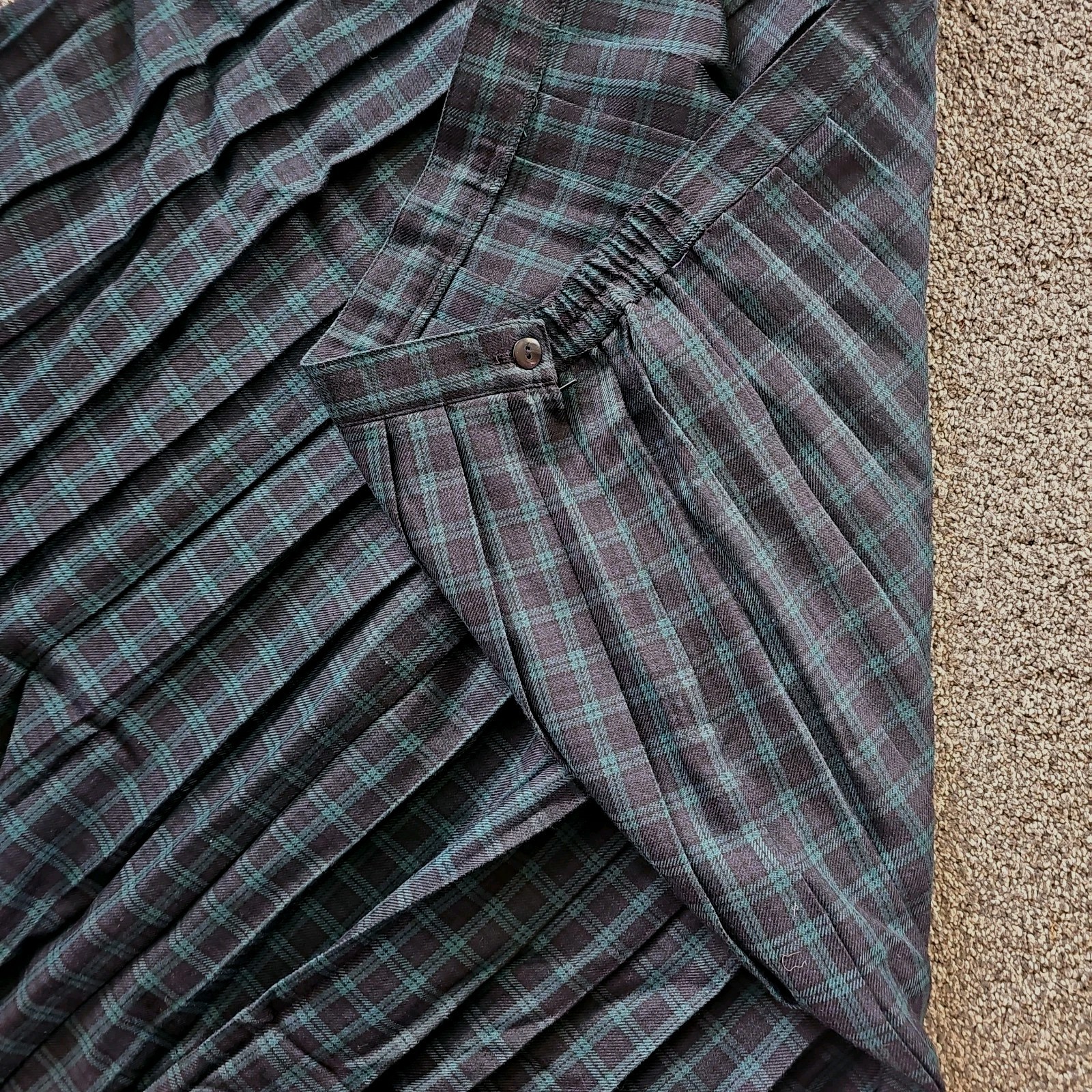 VTG Requirements 20W Navy Green Pleated Plaid Side Zip Skirt. Schoolgirl