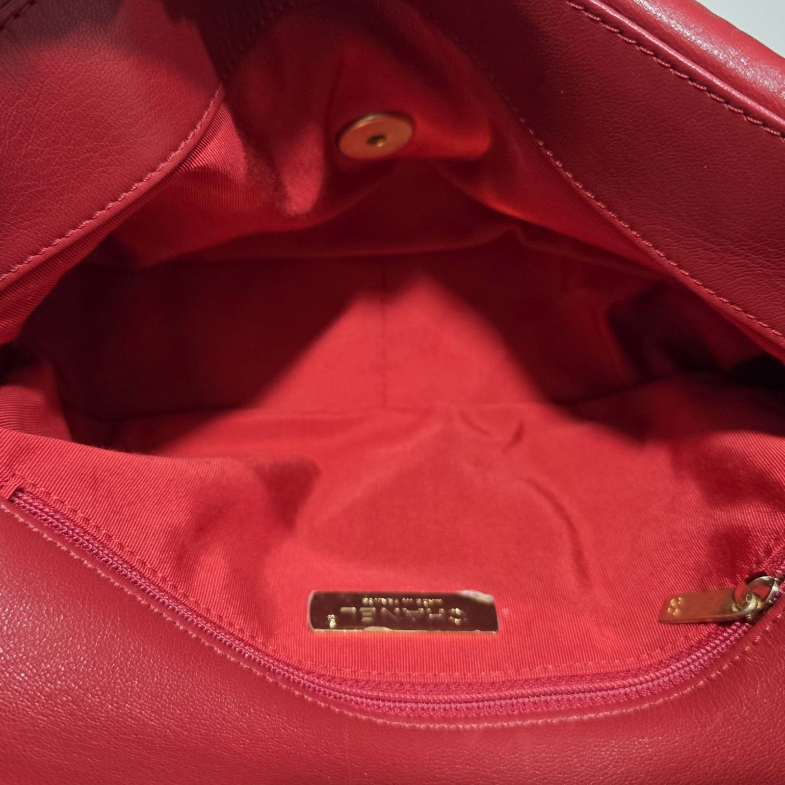Chanel 19 Flap Red Mixed-Metal Chain Hardware Bag 29x17x9cm SN: 30512326