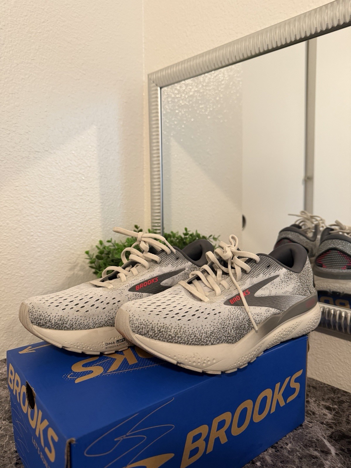 Brooks Ghost 16 Gray/White/Red Mesh Breathable Lace-Up Low Top B US 10