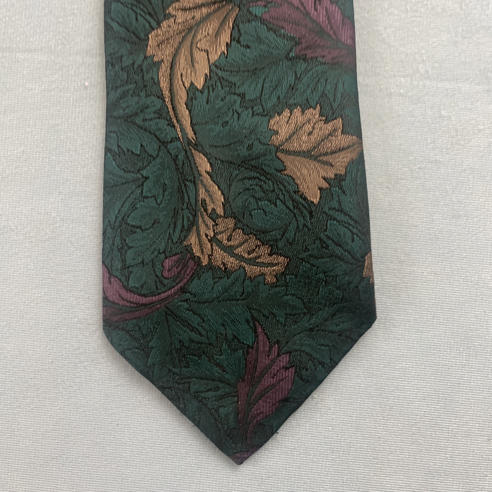Vtg Necktie Editions Van Heusen Tie Brocade Floral MCM Poly Silk Texture 3×59″