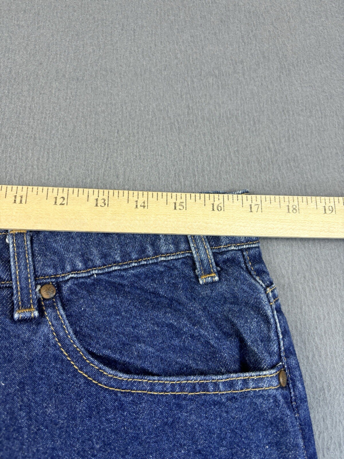 VTG Levi’s 540 Relaxed Fit Jeans Mens 34×32 Blue Denim Brown Tab Hemmed Leg Y2K