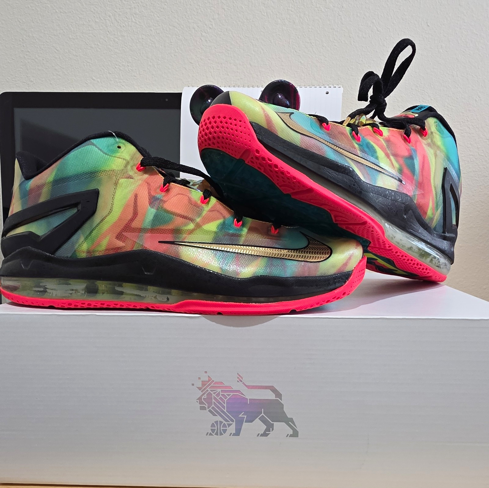 Nike LeBron 11 SE Low Top Lace-Up Multicolor Basketball Shoes 695224-970 Signed