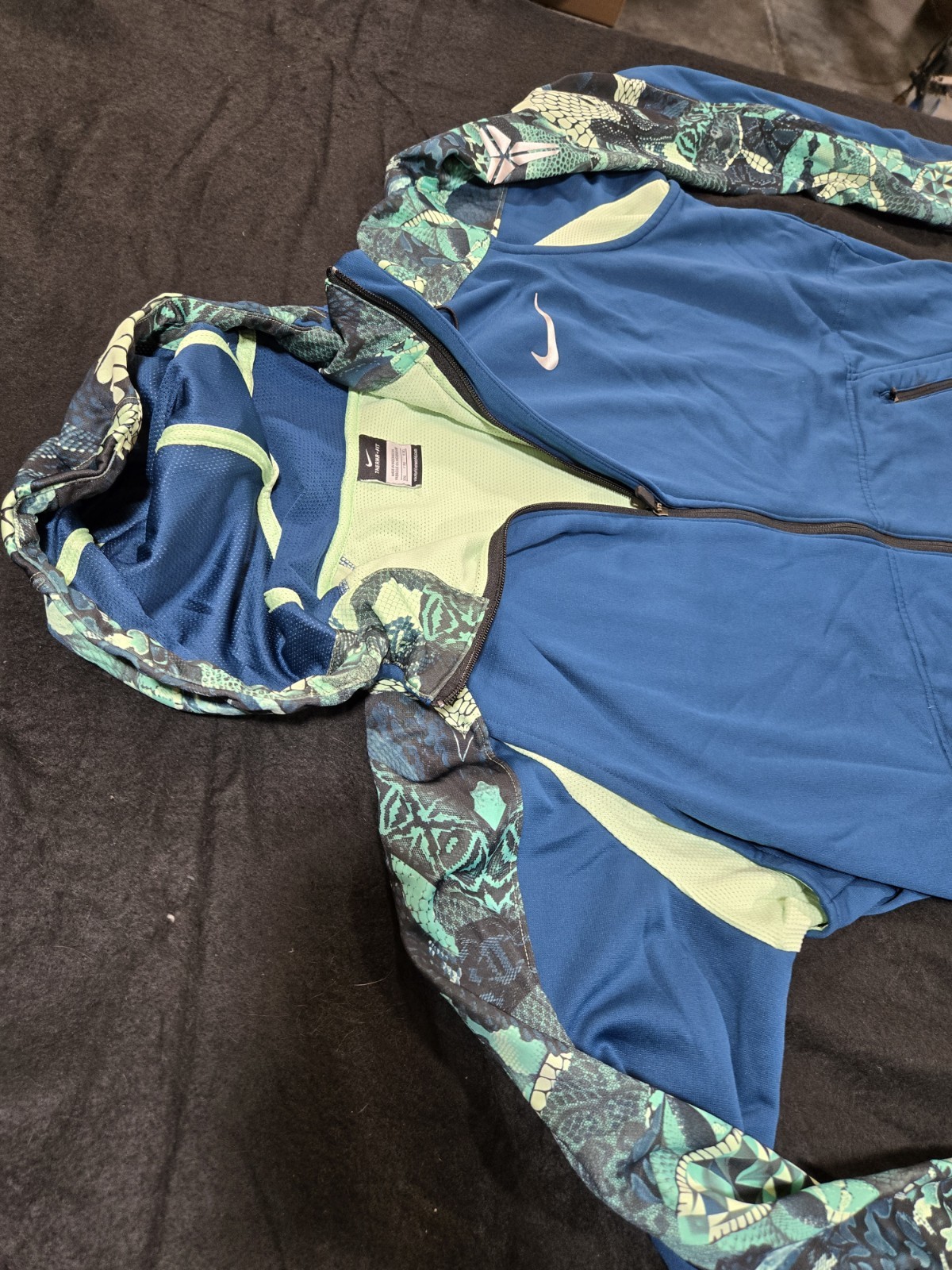 Excellent Condition Mens 2XLNike Therma-Fit long Sleeve with Hood!!! Great Deal!
