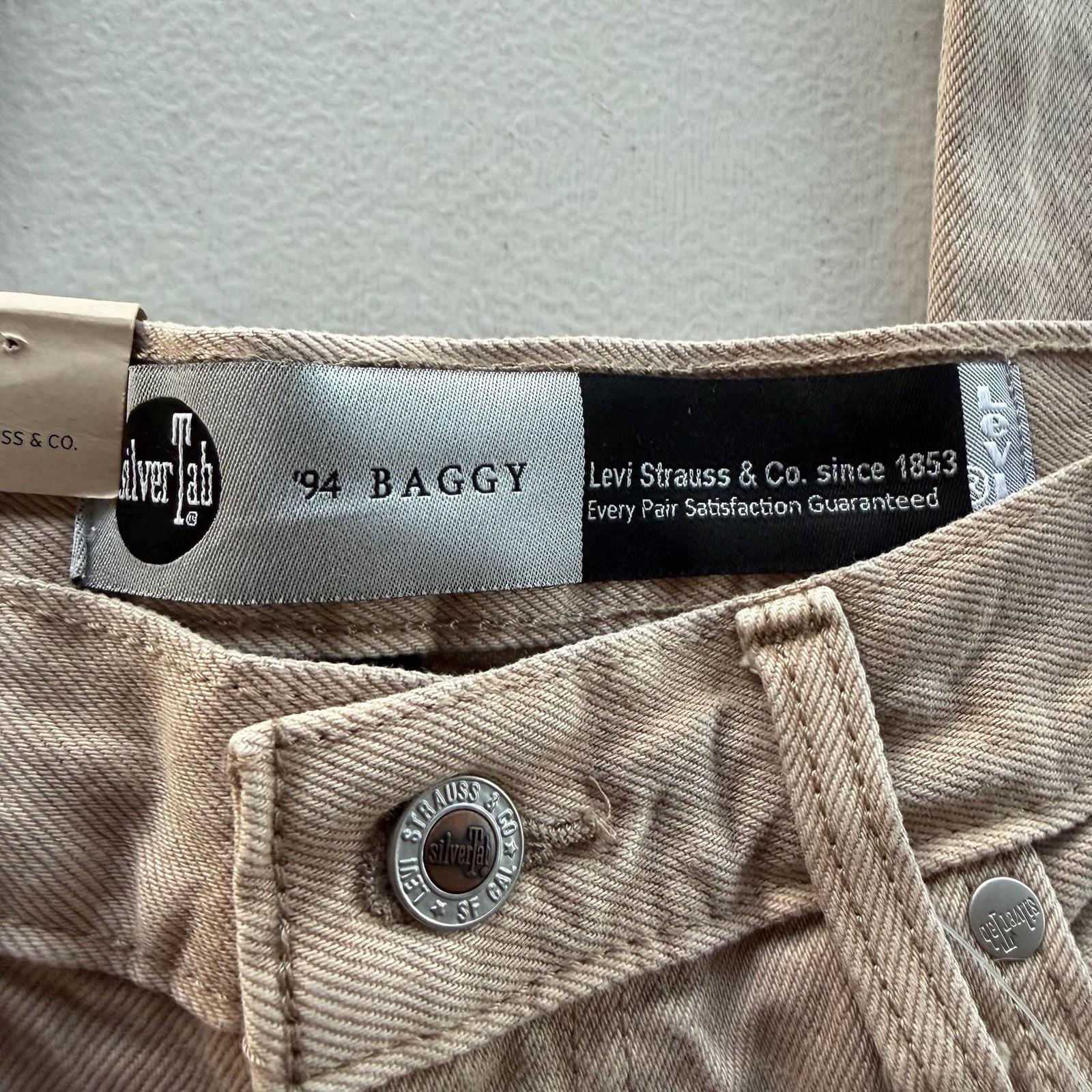 343 Levi’s SilverTab ’94 Baggy Mid Rise Straight Leg Jeans in Tan/Beige