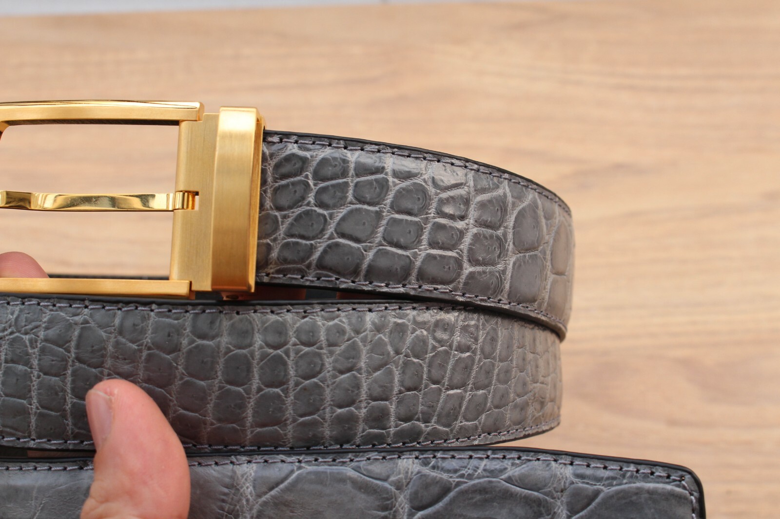 W 1.3 inch – Gray Alligator Crocodile Print LEATHER Men’s Belt