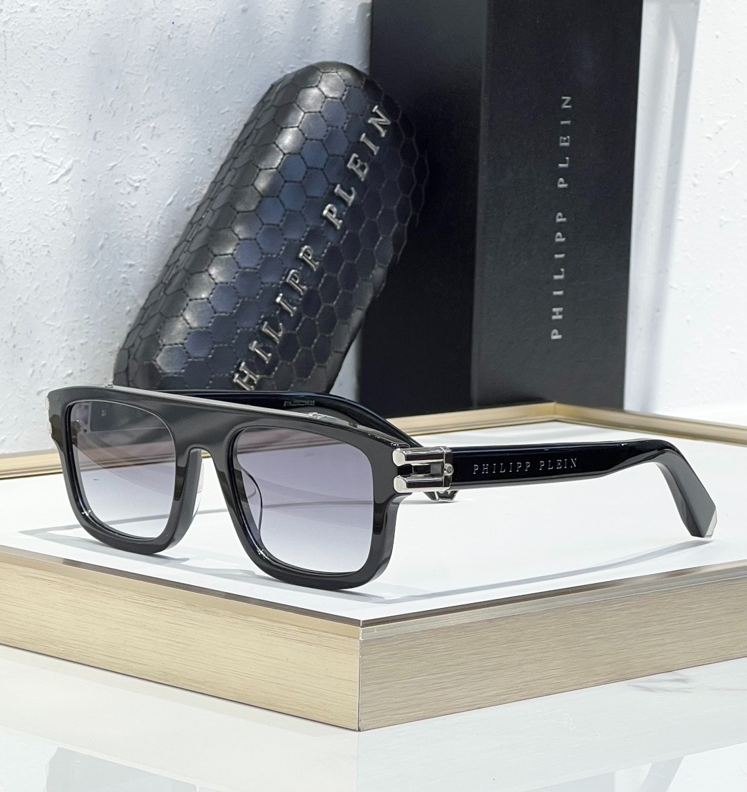 PHILIPP PLEIN VPP021 Sunglasses Black Frame Gradient Gray Lens 53-20-145