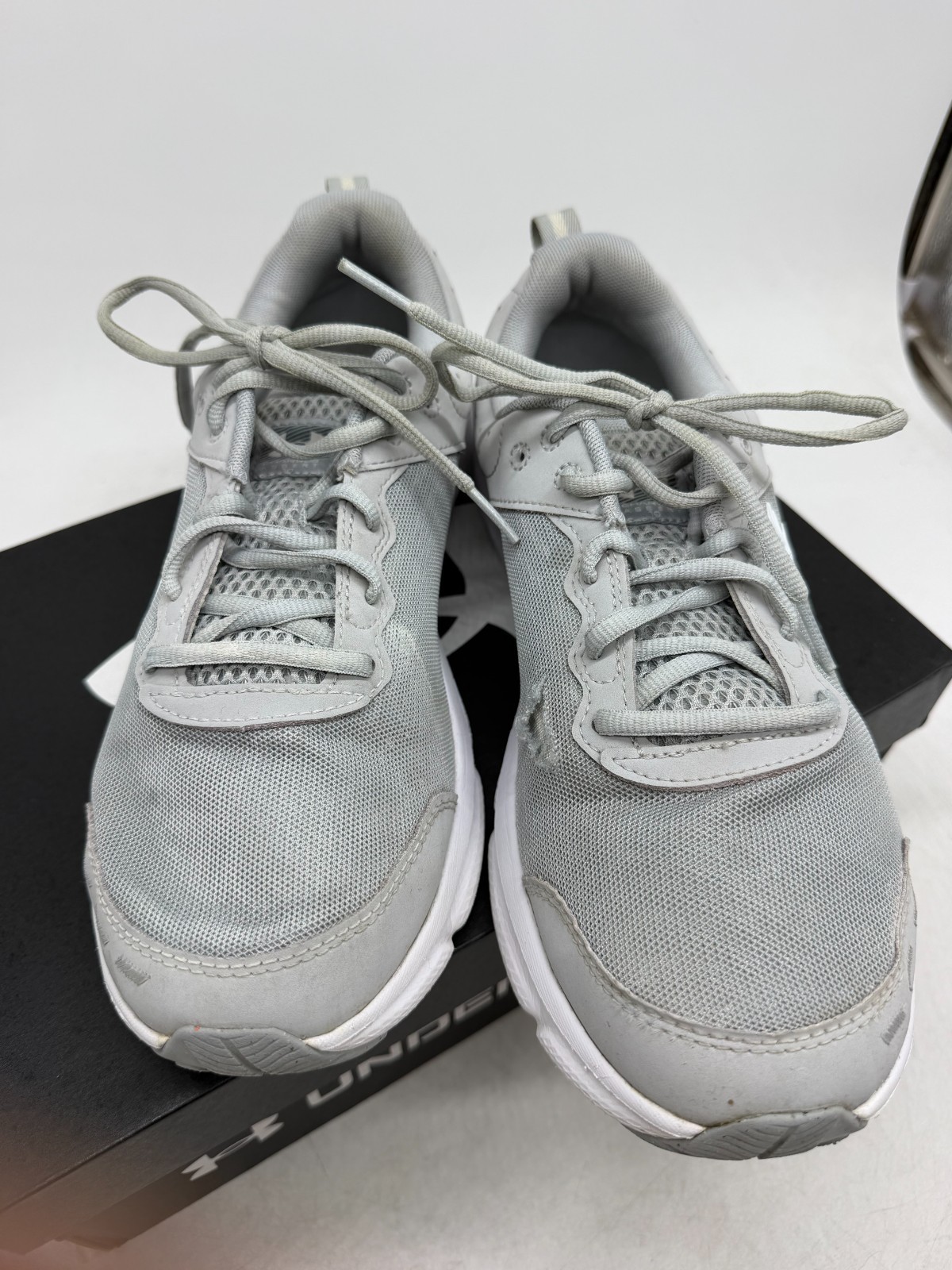 Under Armour Charged Assert 10 Athletic Sneakers Men’s Gray White Lace-Up – 10.5