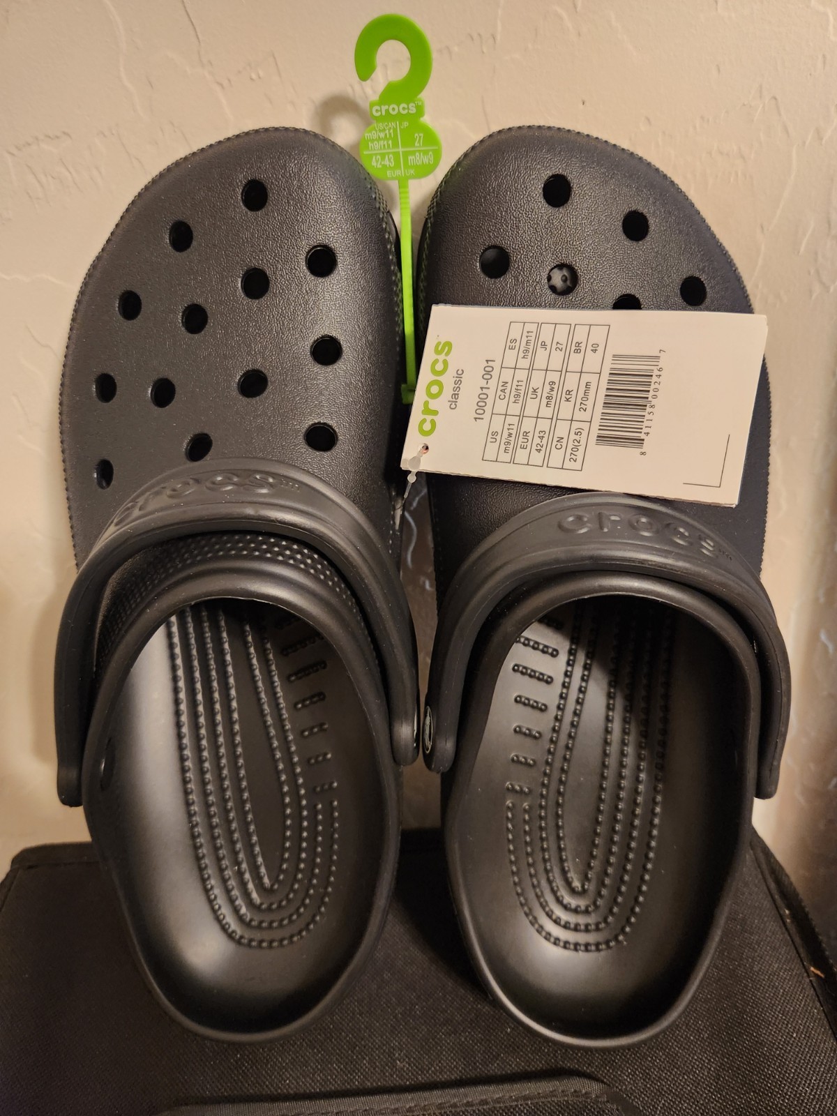 Crocs Unisex Adult Classic Clog Slip On Shoes, Waterproof Black Size 9M / 11W