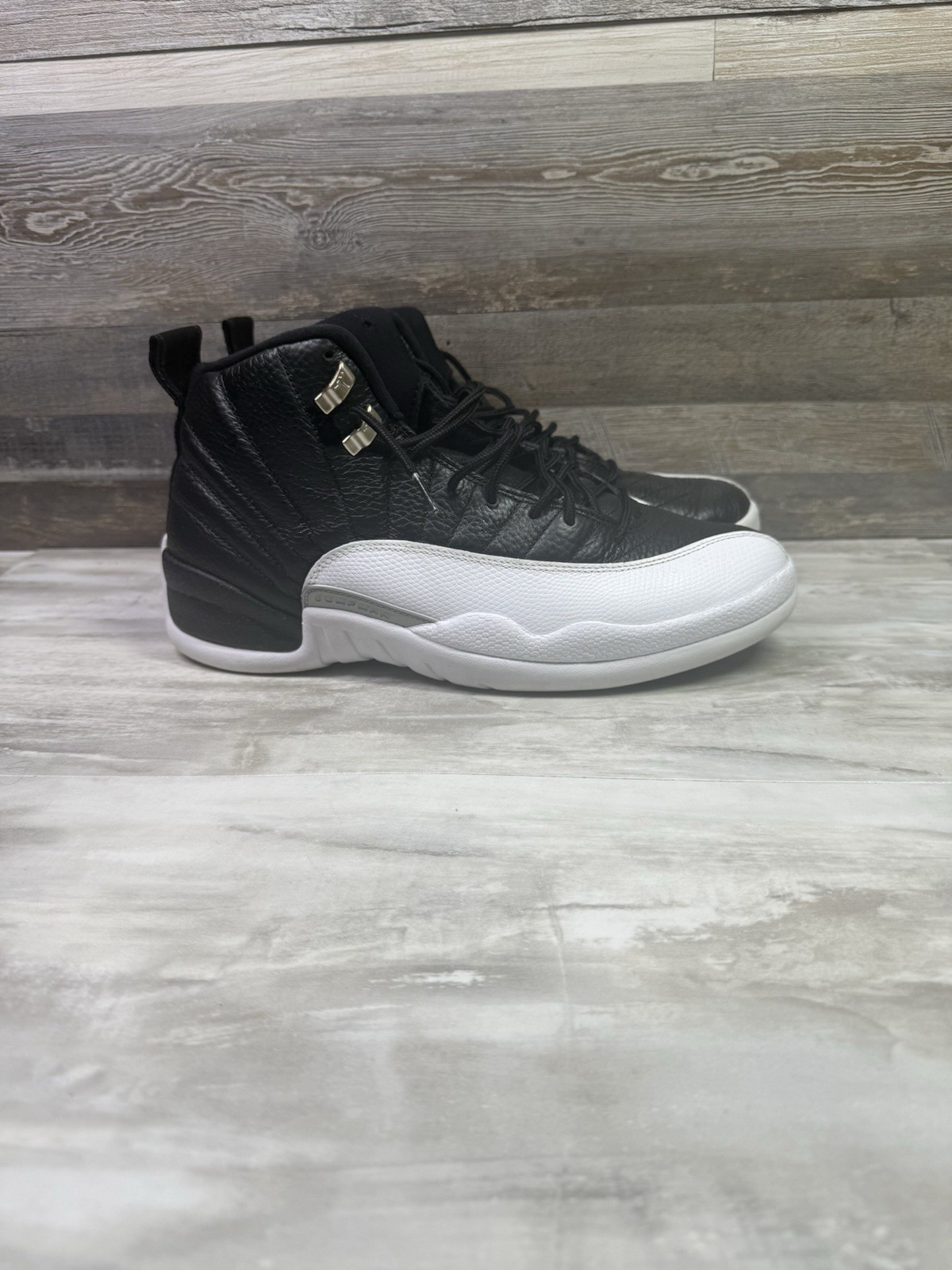 Air Jordan 12 Retro “Playoffs” (2022) – Pre-Owned (Size Men’s 12)