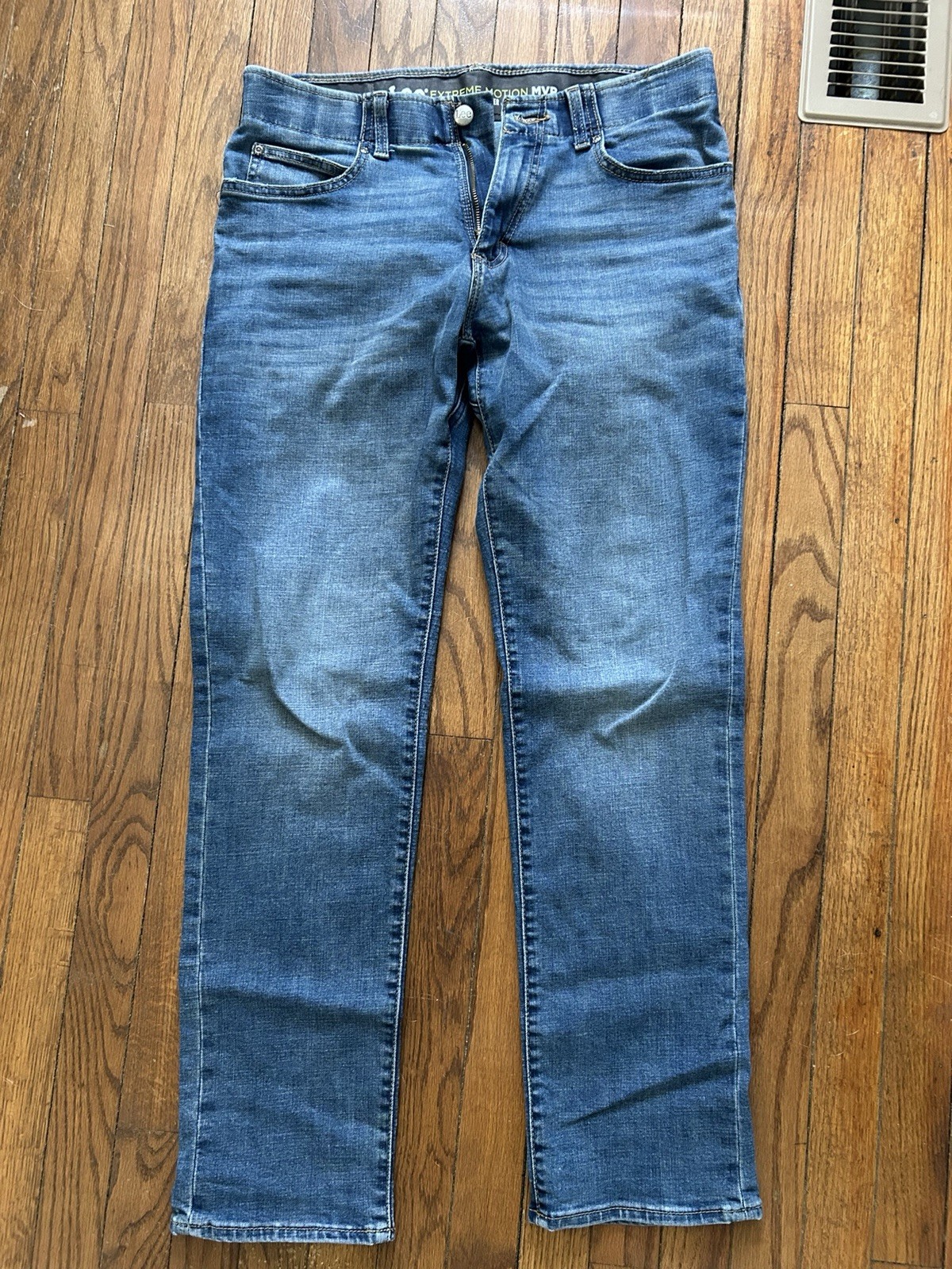 Lee Extreme Motion Straight Taper Blue Medium Wash Stretch Jeans, 5-Pocket