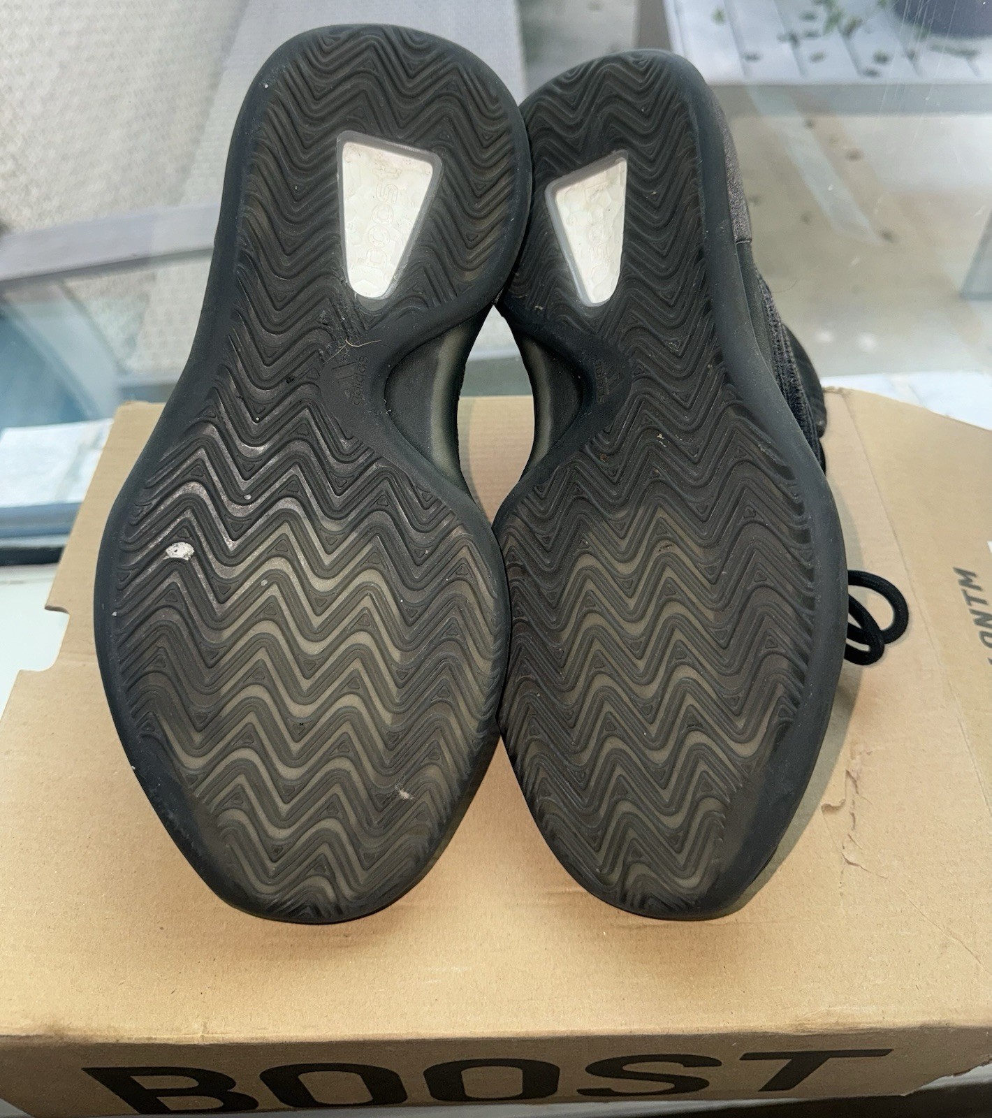 Adidas Yeezy Qntm Onyx Men Size 7.5