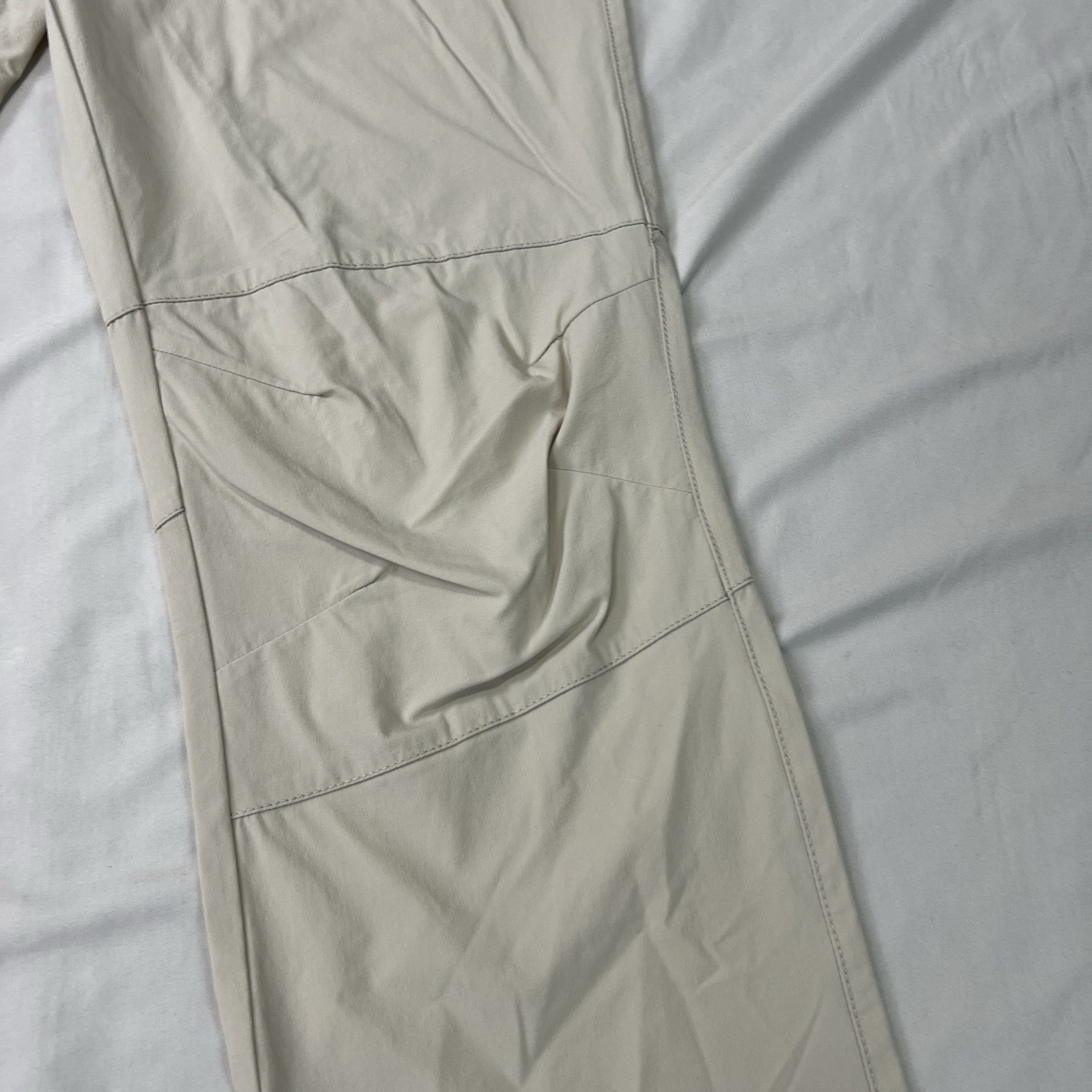 Ultimate Terrain Cargo Pants Womens 8 Beige Stretch Outdoor Water Resistant NWT