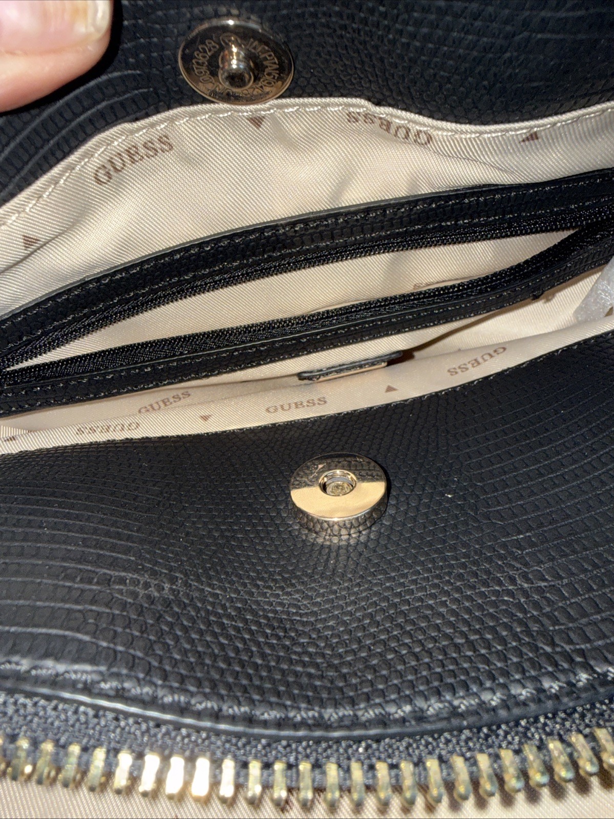 Guess Black Embossed Satchel Bag Real Nice Brand New Condition Pt3