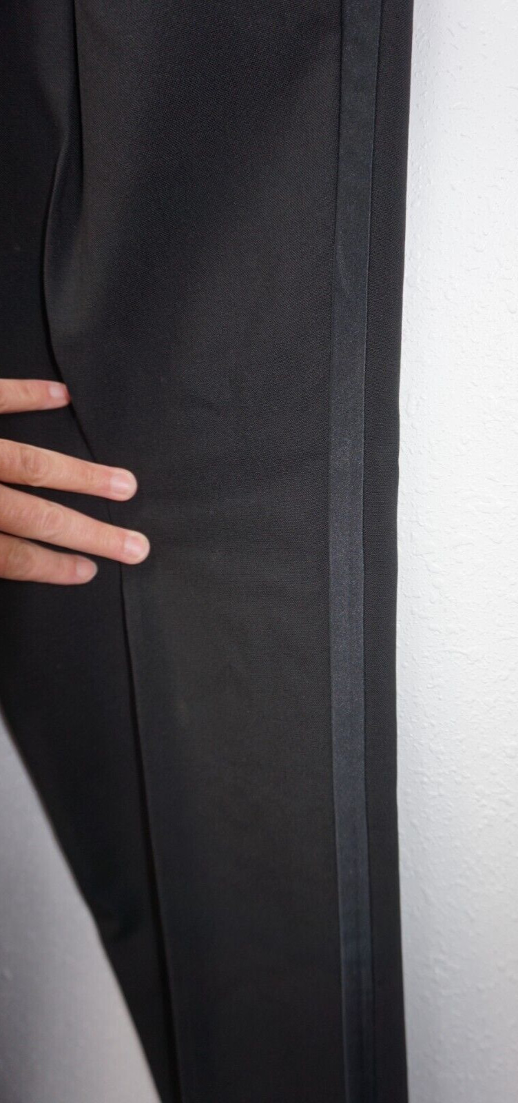 Calvin Klein Super 100s Worsted Wool 2 Pc Tuxedo 39L Black Ex-Rental Satin Trim