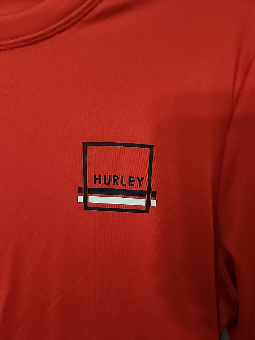 Hurley Long Sleeve Moisture Wicking Graphic Rash Guard Shirt Mens S Red NEW