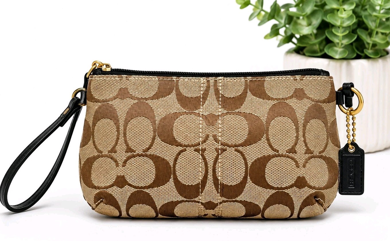 Vtg Coach Bleecker Legacy Signature Jacquard & Leather Tattersall Wristlet NWOT